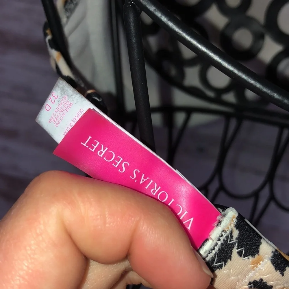 Victoria’s Secret leopard print bikini top size 32D animal print vs bikini swim‌ - Picture 4 of 4